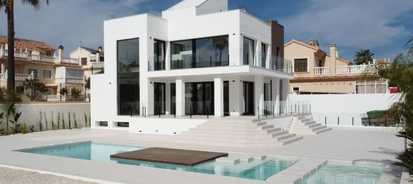 4 bedrooms Villa in Torrevieja, Spain No. 8873 10