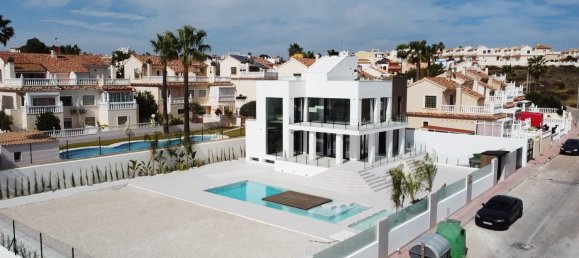 4 bedrooms Villa in Torrevieja, Spain No. 8873 6