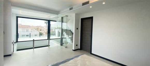 4 bedrooms Villa in Torrevieja, Spain No. 8873 23