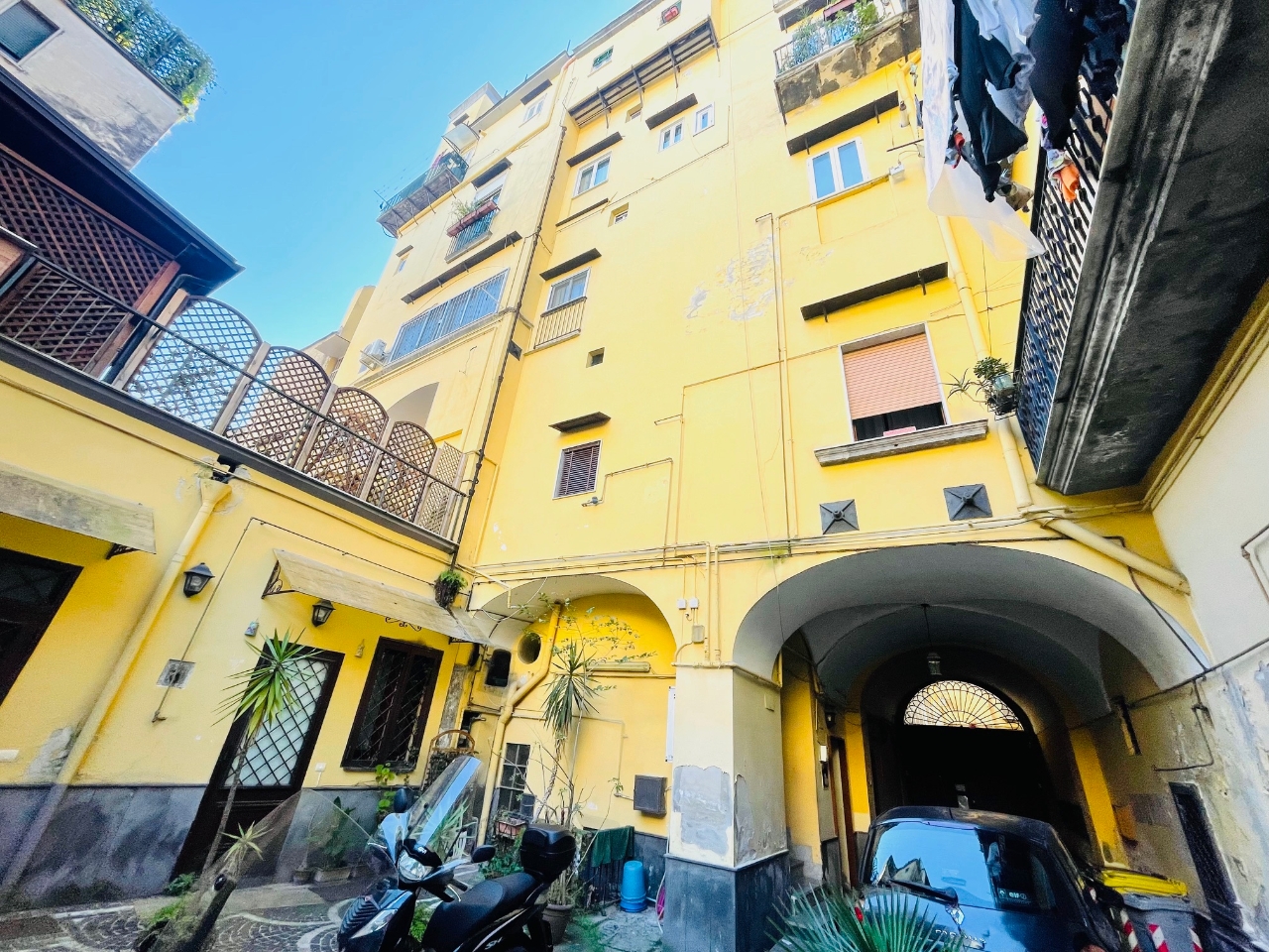 Apartamento de 4 habitaciónes en Naples, Italy No. 88886