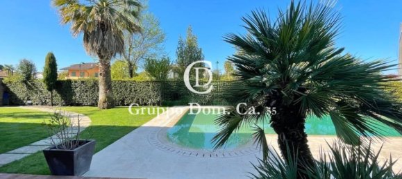 6 bedrooms Villa in Forte dei Marmi, Italy No. 36506 3