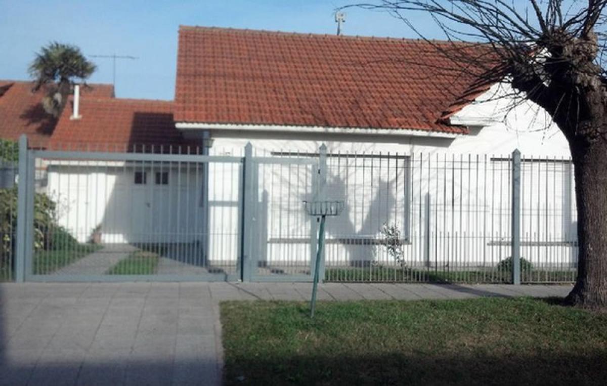 2 bedrooms House in Mar del Plata, Argentina No. 93036