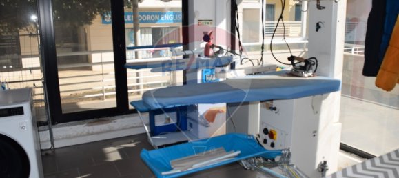 39m² Commercial property in Cascais, Portugal No. 59898 3