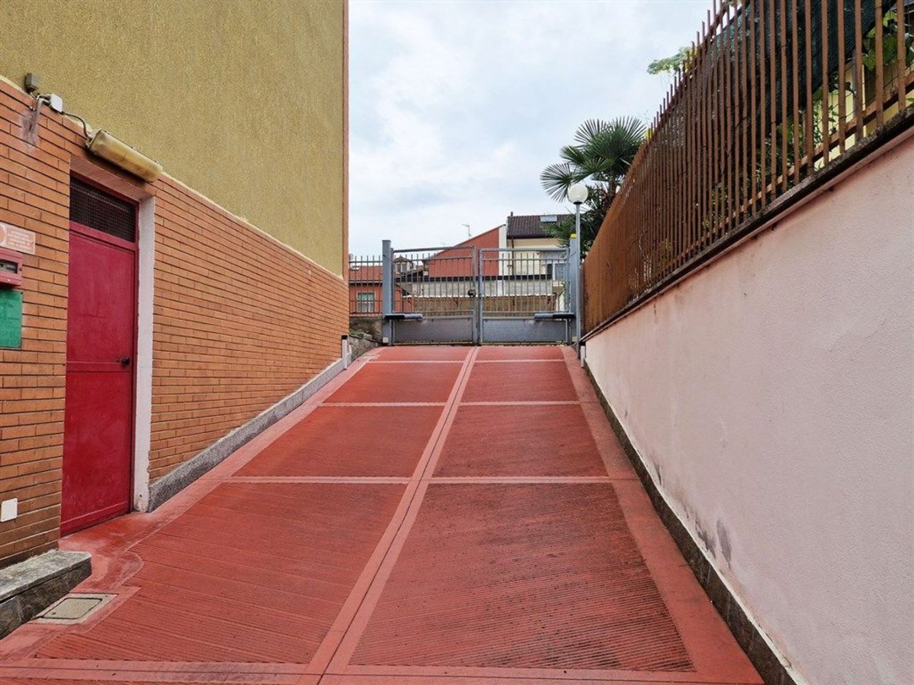 Garaje en Cinisello Balsamo, Italy 13 m² No. 365670