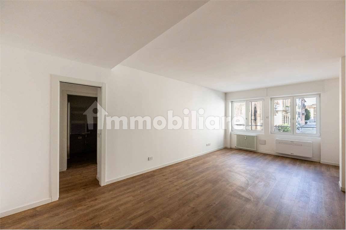 1 bedroom Apartment in Bergamo, Italy No. 267002