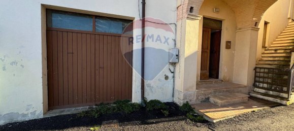 6 rooms House in Foligno, Italy No. 9139 5