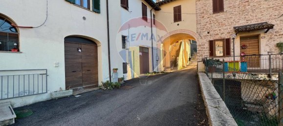 6 rooms House in Foligno, Italy No. 9139 2