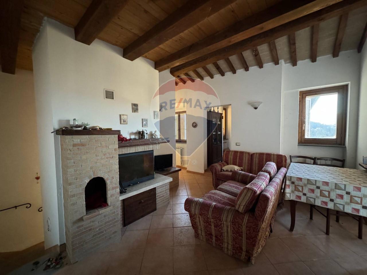 6 rooms House in Foligno, Italy No. 9139