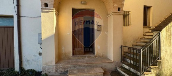 6 rooms House in Foligno, Italy No. 9139 4