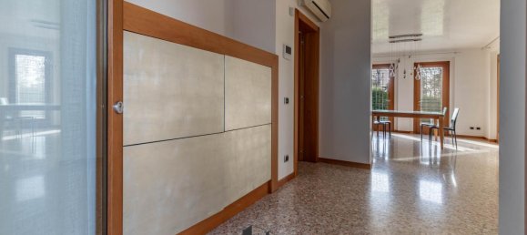 9-salle Villa à Montebelluna, Italy No. 25744 3