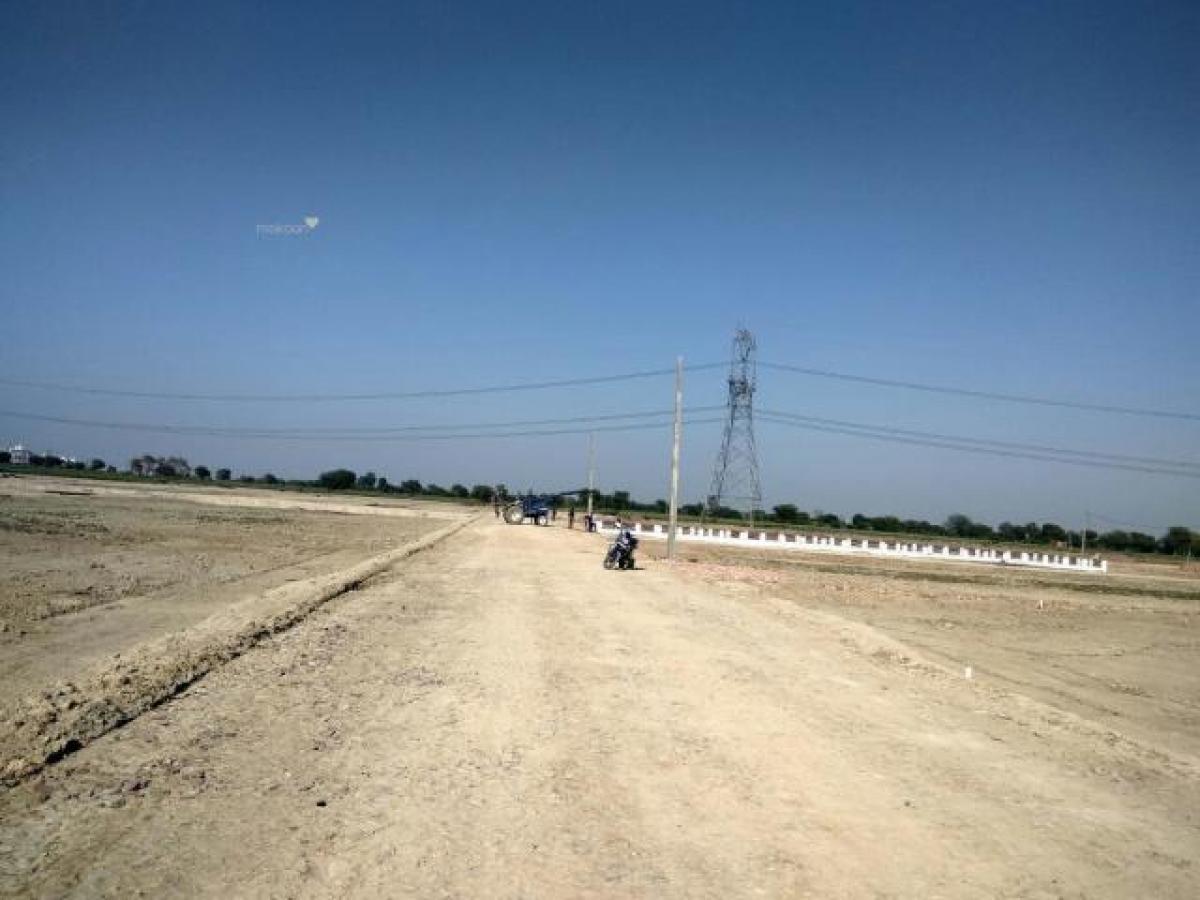  Land in Mathura, India No. 40927