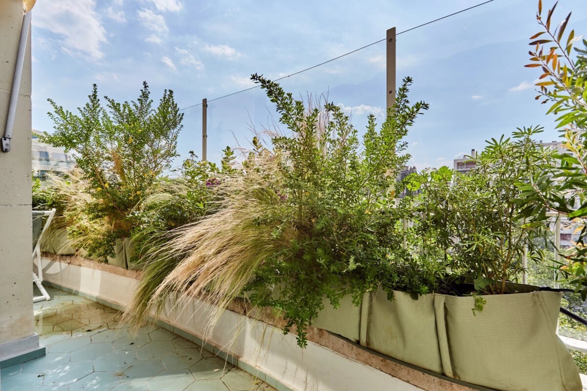 4 bedrooms Apartment in Paris, France No. 347946