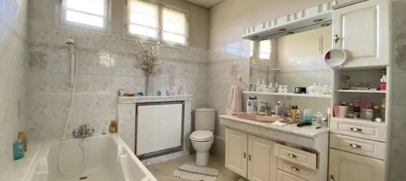 2 Schlafzimmer Haus in Suresnes, France, Nr. 139026 9