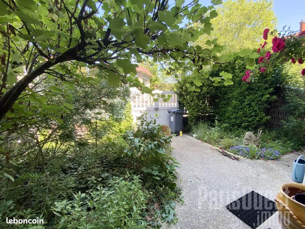 2 Schlafzimmer Haus in Suresnes, France, Nr. 139026