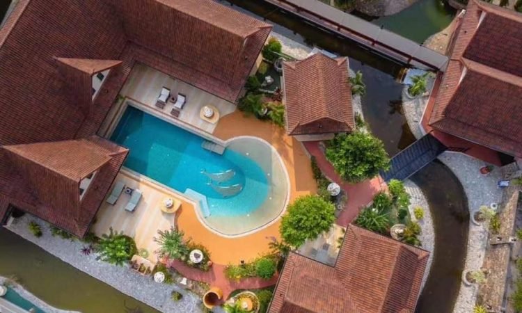 5 bedrooms Villa in Pattaya, Thailand No. 3648