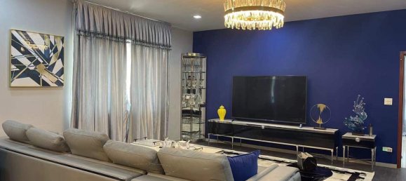 5 bedrooms Villa in Pattaya, Thailand No. 3648 9