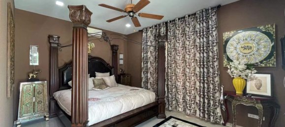 5 bedrooms Villa in Pattaya, Thailand No. 3648 8