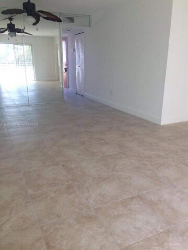 Дом с 3 спальнями в Майами, США № 384260