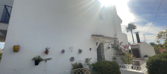 Villa de 3 dormitorios en Estepona, Spain No. 135079 2
