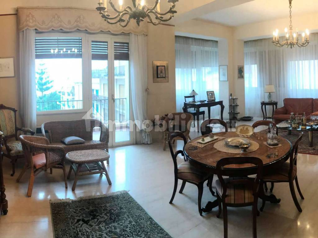 4 غرف نوم شقة في Reggio Calabria, Italy رقم 38510