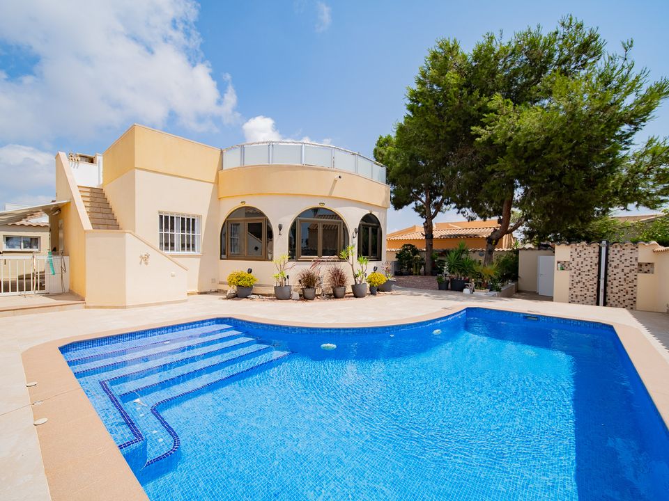4 bedrooms Villa in Alicante, Spain No. 177171