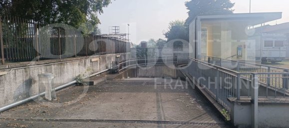  مرآب في Milan, Italy 15متر مربع رقم 277738 10