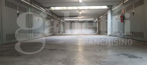  مرآب في Milan, Italy 15متر مربع رقم 277738 6