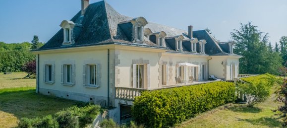 8 bedrooms House in Azay-le-Rideau, France No. 79129 23
