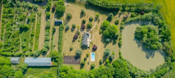 8 bedrooms House in Azay-le-Rideau, France No. 79129 3