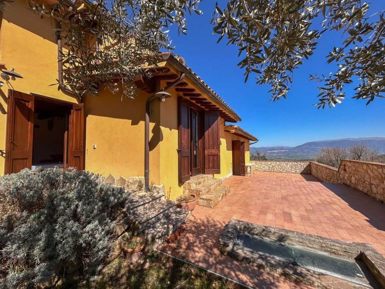 8-salle Maison à Bettona, Italy No. 108130