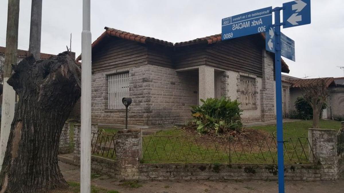 2 bedrooms House in Moron, Argentina No. 18207