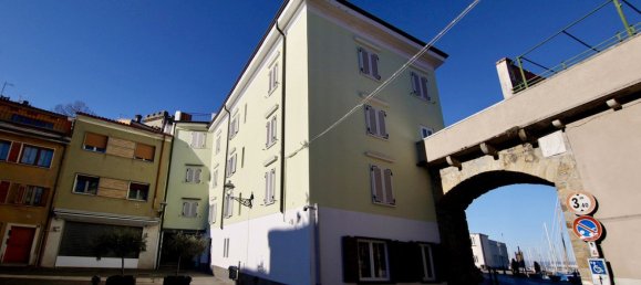 3 rooms Apartment in Trieste, Italy No. 112639 3