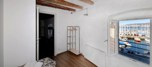 3 rooms Apartment in Trieste, Italy No. 112639 7