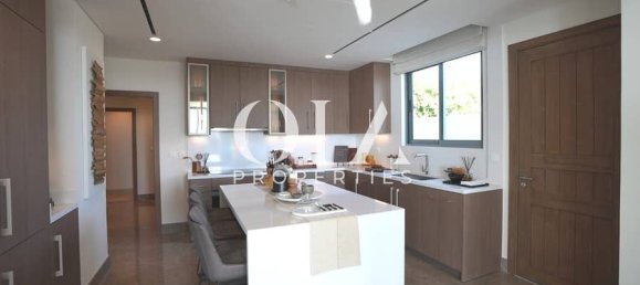 4 bedrooms Villa in Abu Dhabi, UAE No. 25026 22