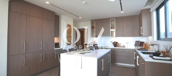 4 bedrooms Villa in Abu Dhabi, UAE No. 25026 21