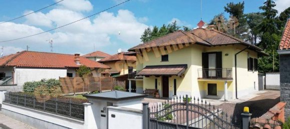 4-salle Villa à Vigevano, Italy No. 33635 3