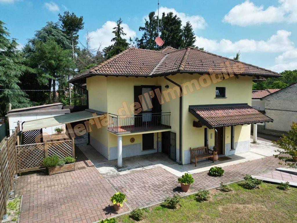 4-salle Villa à Vigevano, Italy No. 33635