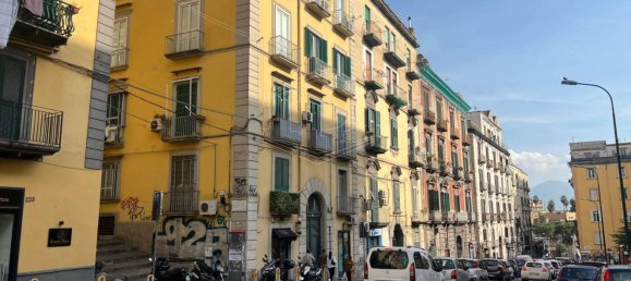 7 rooms Apartment in Naples, Italy No. 186379 12