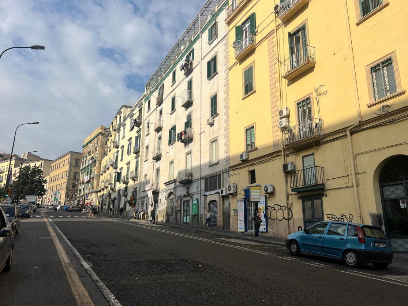 7 rooms Apartment in Naples, Italy No. 186379