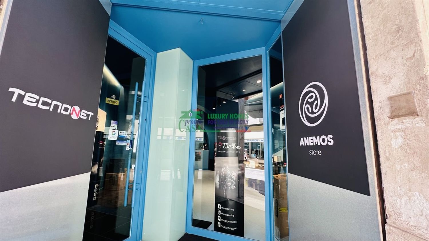 77m² Commercial property in Vittoria, Italy No. 300832