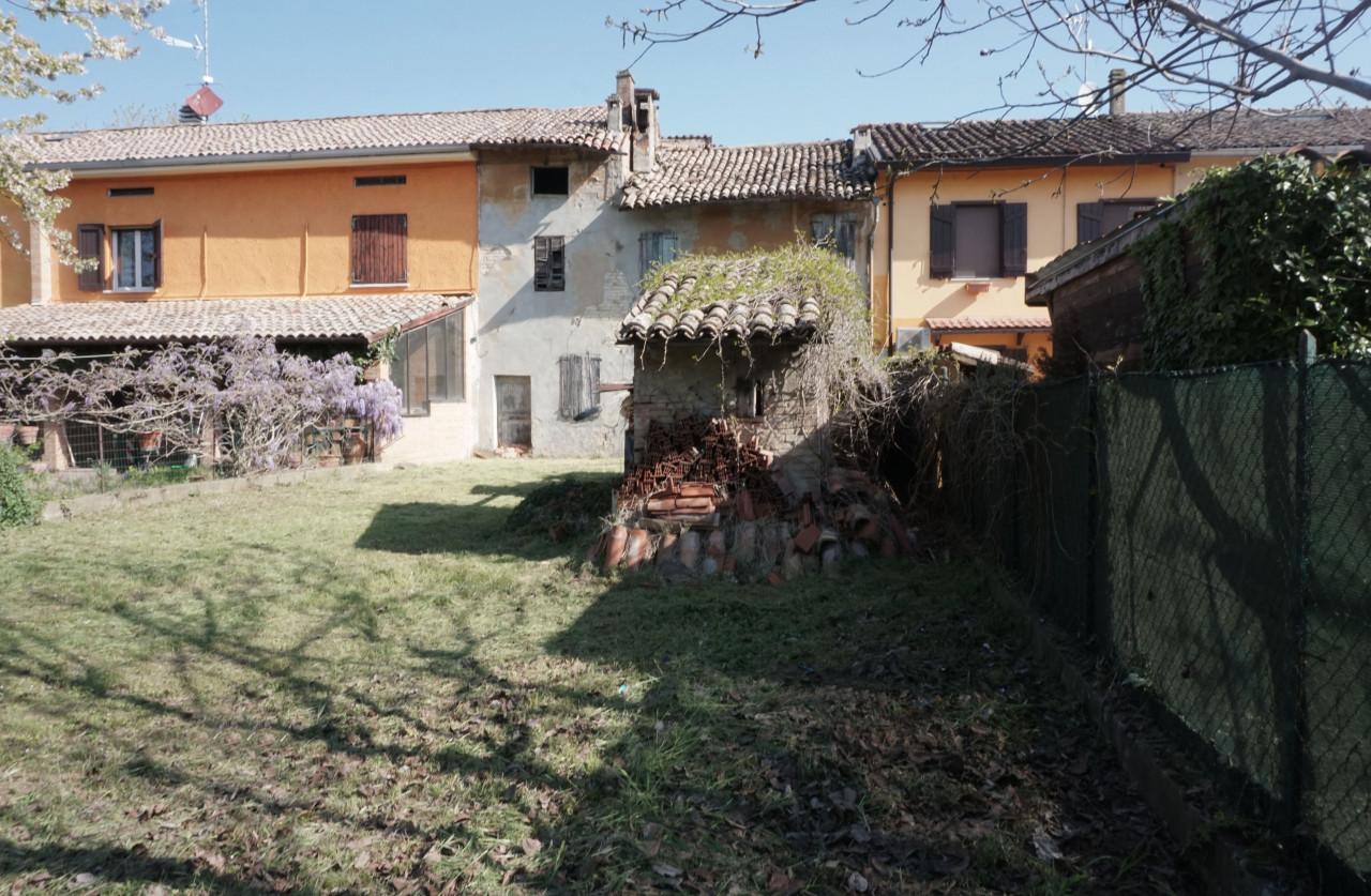8 rooms Villa in Parma, Italy No. 236457