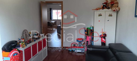Apartamento de 4 dormitorios en Almada, Portugal No. 156115 2