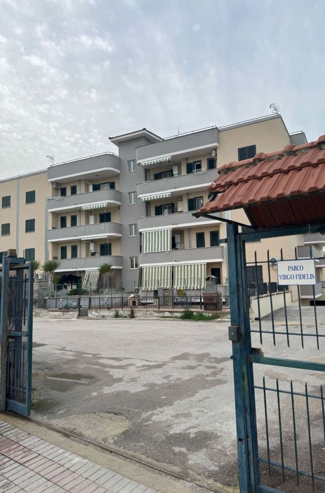 Apartamento T4 em San Tammaro, Italy N.º 327767