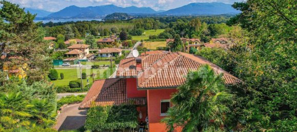 3 bedrooms Villa in Ranco, Italy No. 314102 5