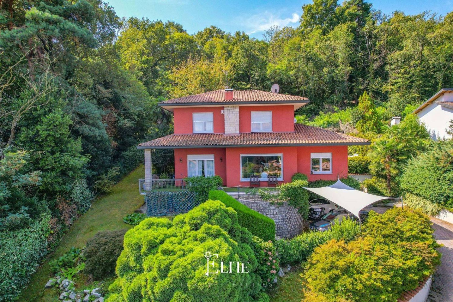 3 bedrooms Villa in Ranco, Italy No. 314102