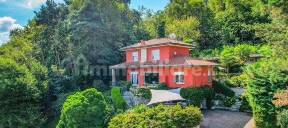 3 bedrooms Villa in Ranco, Italy No. 314102 4