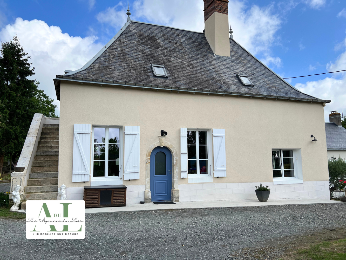 Замки и поместья с 2 спальнями в Сарта, Франция № 280409