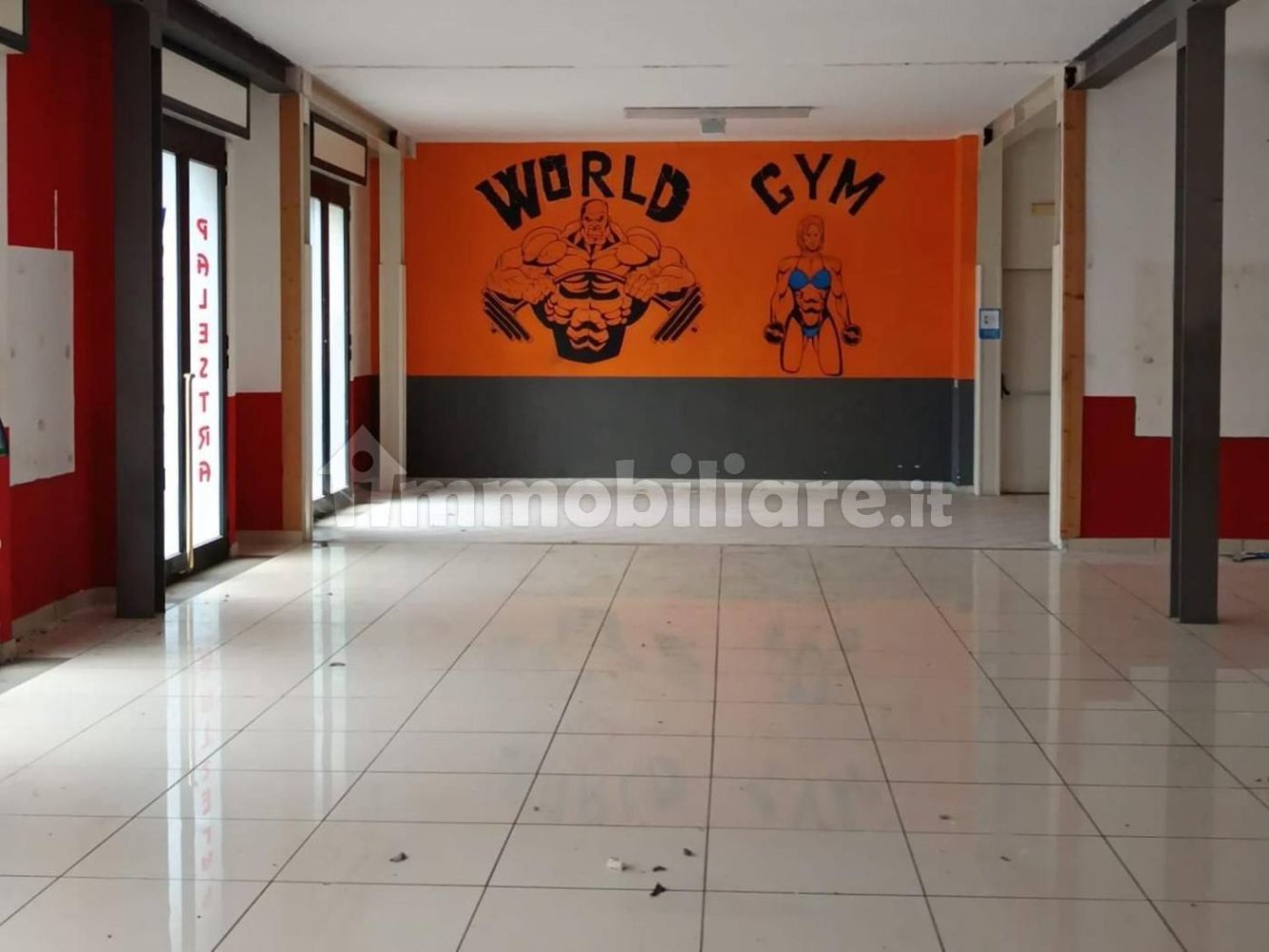 260m² Commercial property in Alvignano, Italy No. 316990