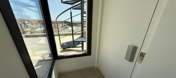 Casa de 5 dormitorios en Guardamar del Segura, Spain No. 151931 20