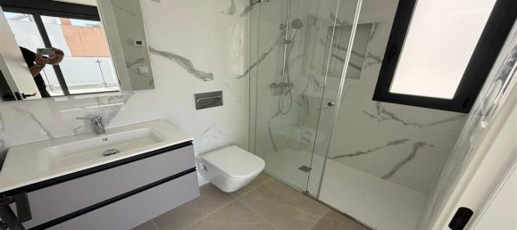 Casa de 5 dormitorios en Guardamar del Segura, Spain No. 151931 32